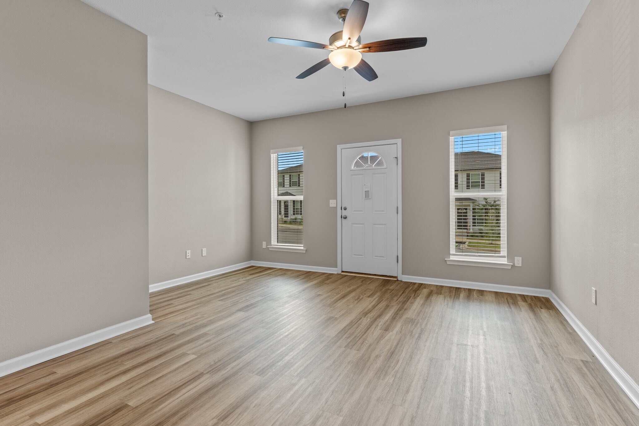 Building Photo - 2217 Del Carmel Way