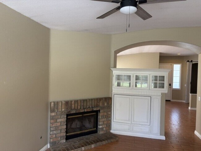 Building Photo - 37799 Amber Ln