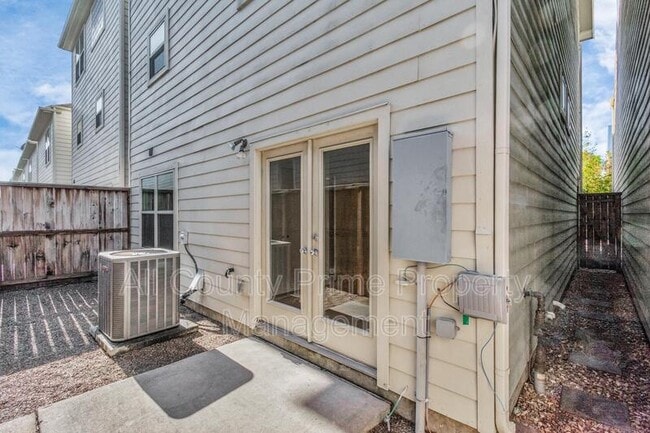 Building Photo - 3627 Main Plaza Dr