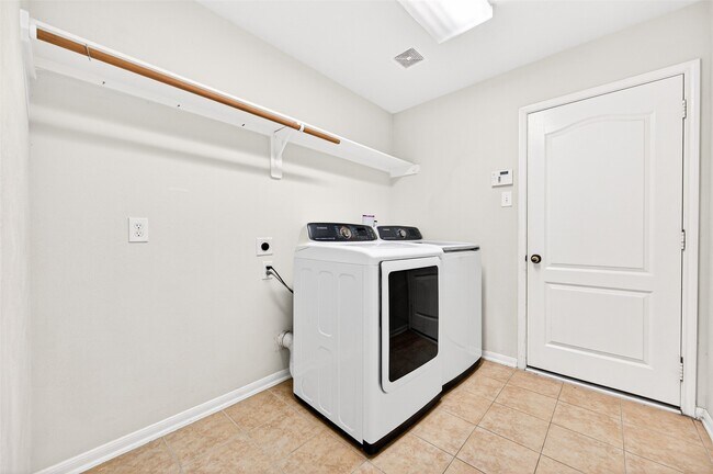 Building Photo - 24822 Diamond Run Ct