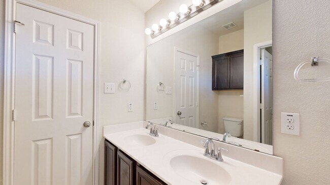 Building Photo - FREE DECEMBER RENT!!!