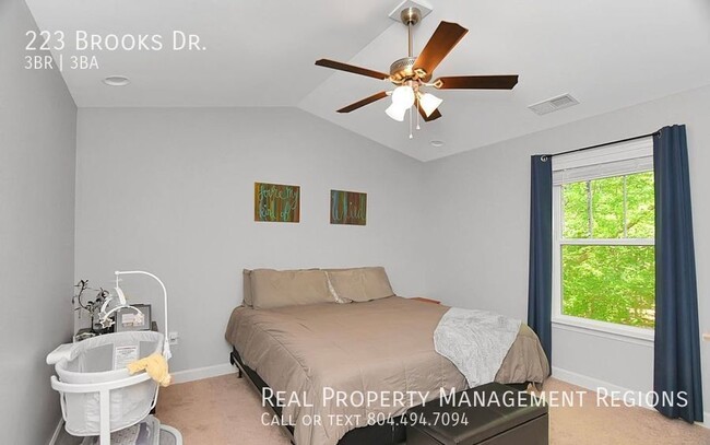 Building Photo - 223 Brooks Dr