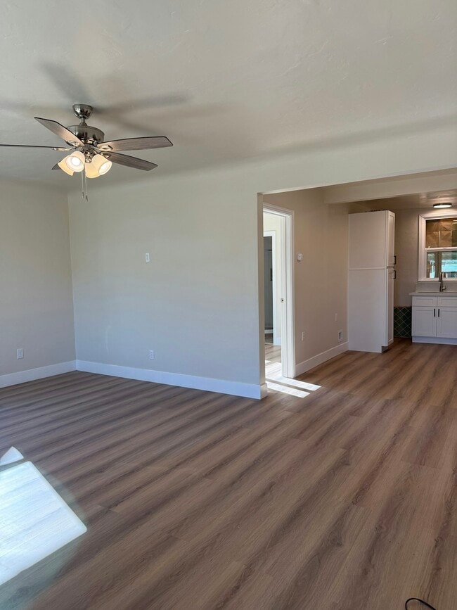 Building Photo - 261 N Sierra Vista Ave