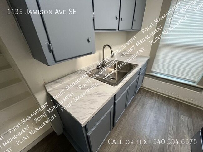 Building Photo - 1135 Jamison Ave SE