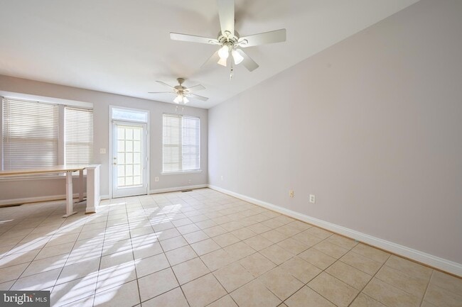 Building Photo - 685 Springhouse Square SE