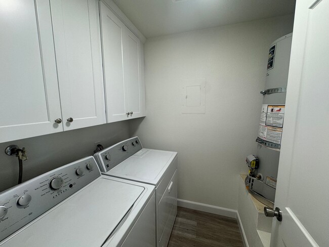 Building Photo - Remodeled Single-Level Beauty in Wildwood!