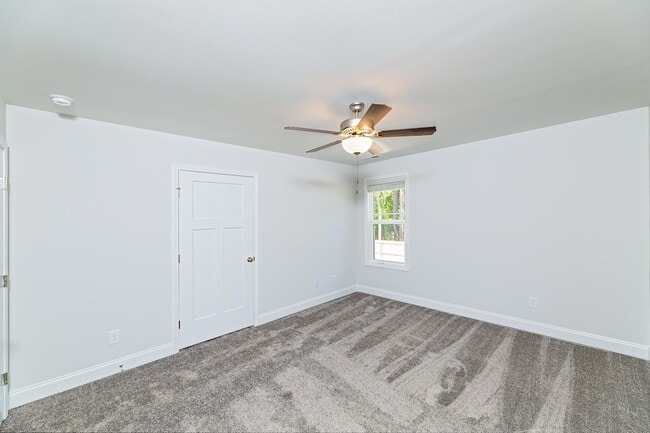 Building Photo - 587 Foothills St