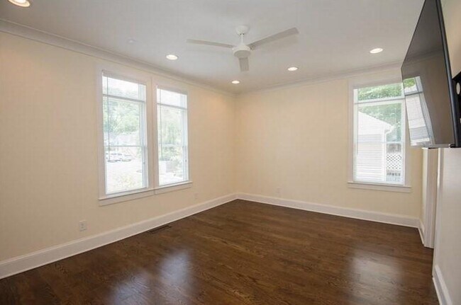Building Photo - 37 Waverly Way NE