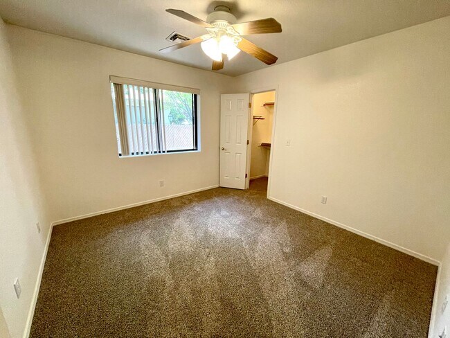 Building Photo - Cute 3 Bedroom Home in Center of Kingman- Available Now!