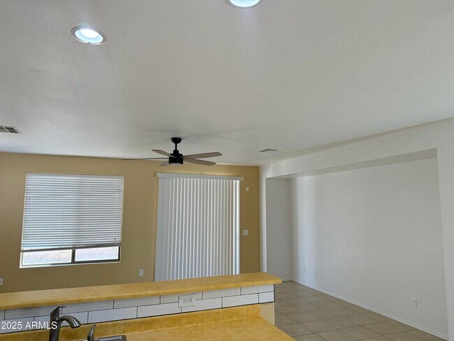 Building Photo - 3915 E Morelos St