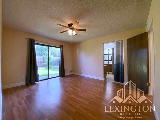 Building Photo - Beautiful, 3BD/2BA +Bonus Rooms, Bungalow ...