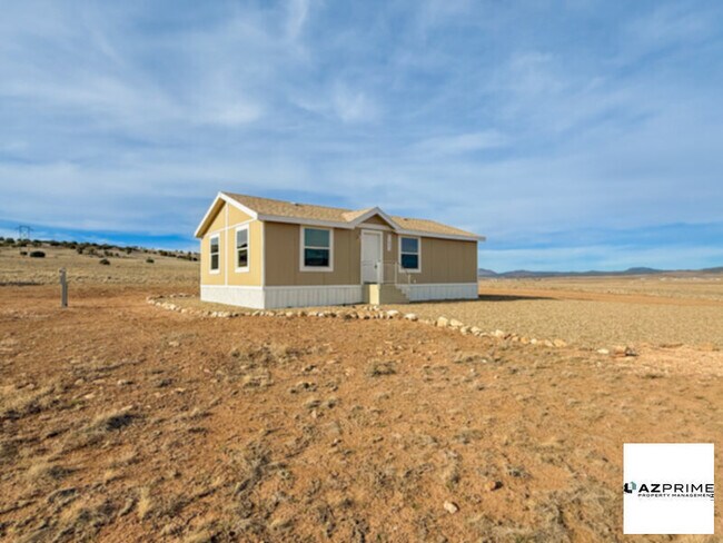 Building Photo - Country Living in this Exceptional 2/2 Seligman Manufactured Home!
