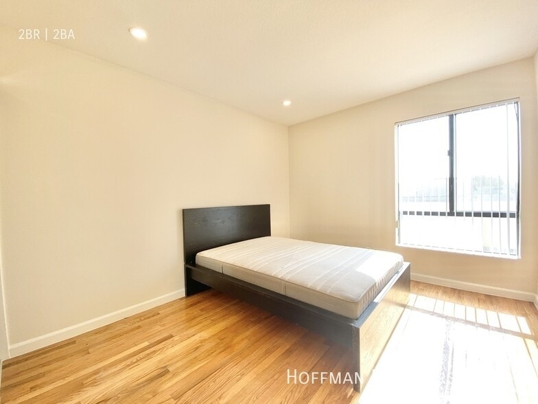 Building Photo - 8569 Burton Wy