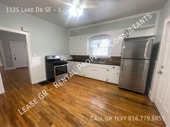 Building Photo - Beautiful Lower-Level Apartment with Off S...