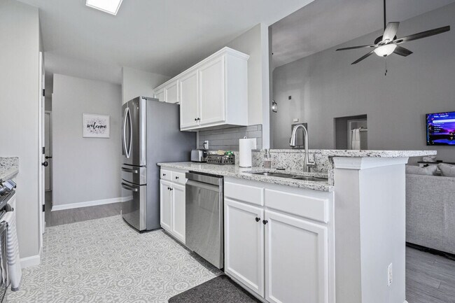 Building Photo - 11 Cobblestone Dr NW