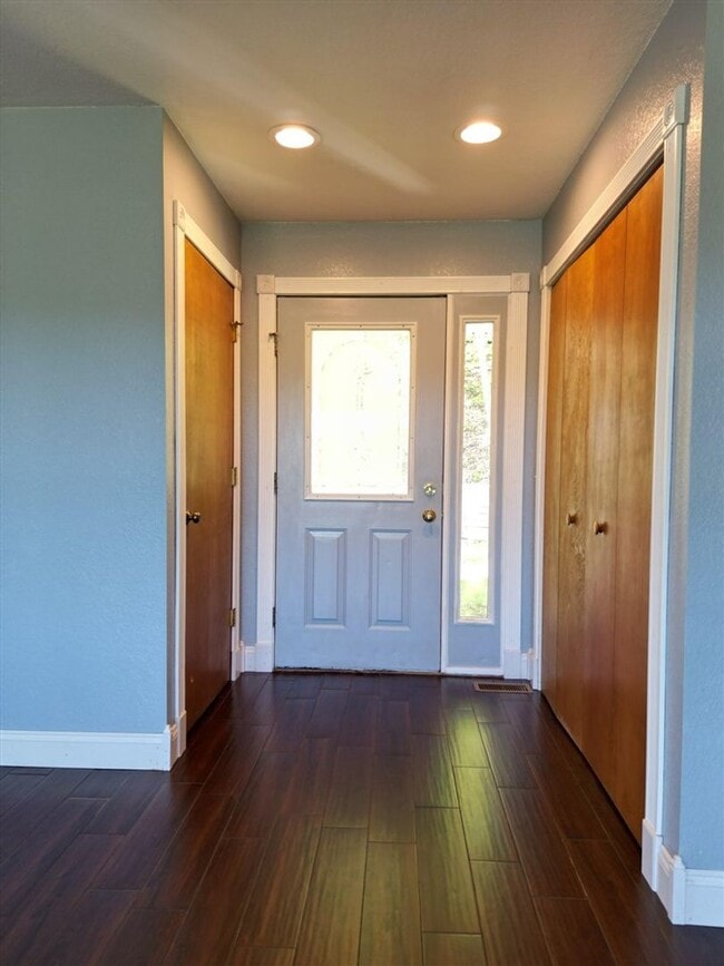 Building Photo - Spacious 5BR Retreat Minutes from Downtown Boyne City