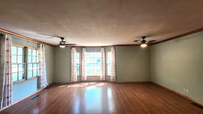 Building Photo - 3 Bed 1.5 Bath in the Coronado Heights 2nd Addn NW OKC