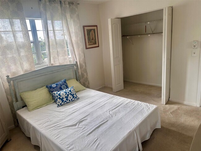 Building Photo - 200 Mansfield F