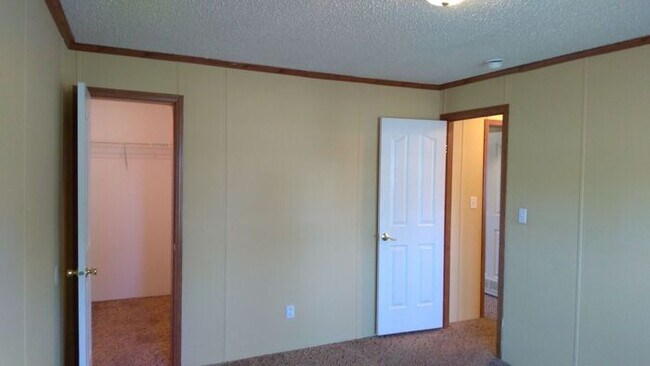 Building Photo - 1234 Lavender Rd