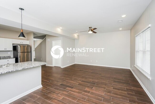 Building Photo - 3 Bedroom Pet-Friendly Home in Jeffersonville, IN with Main Street Renewal