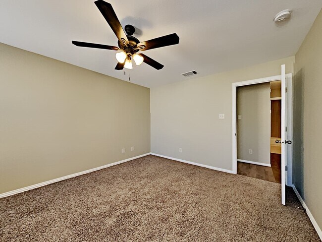 Building Photo - 2308 Arrowhead Dr