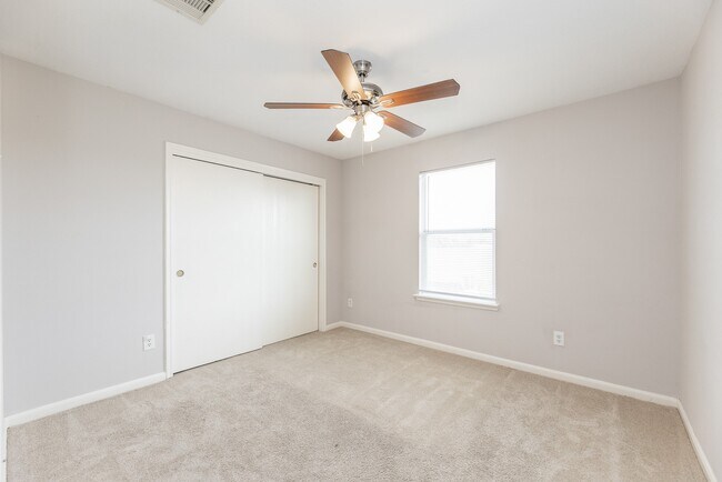 Building Photo - 1006 Vernage Rd