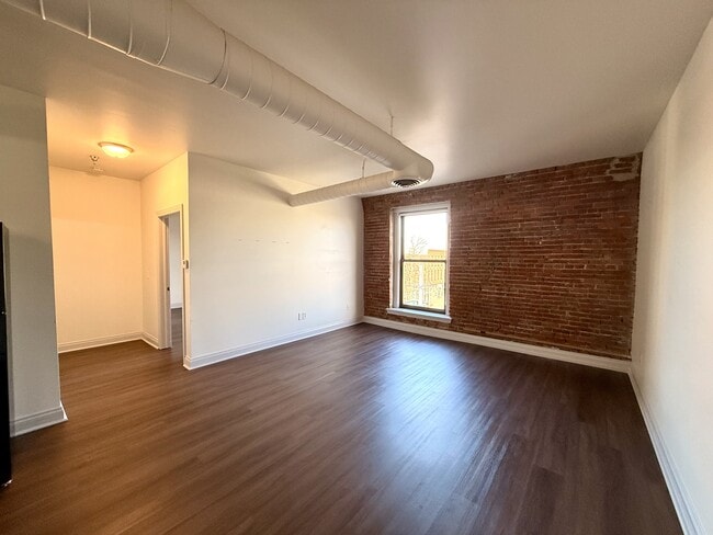 Building Photo - 509 Delaware St