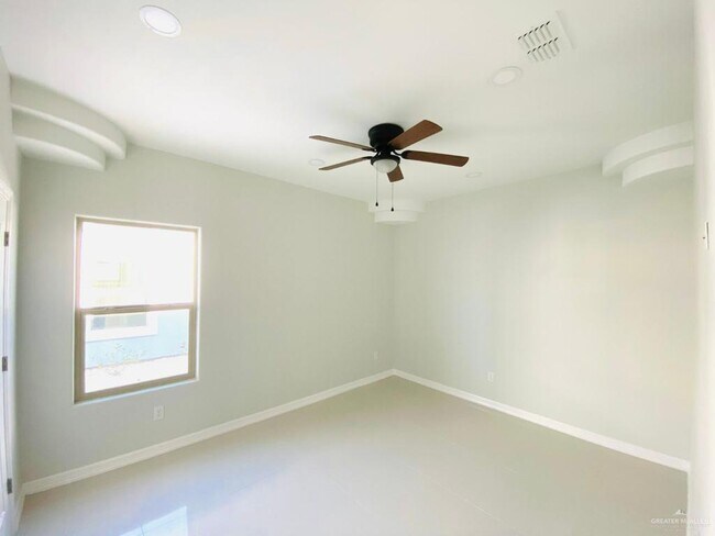 Building Photo - 209 W Rutherford Ave