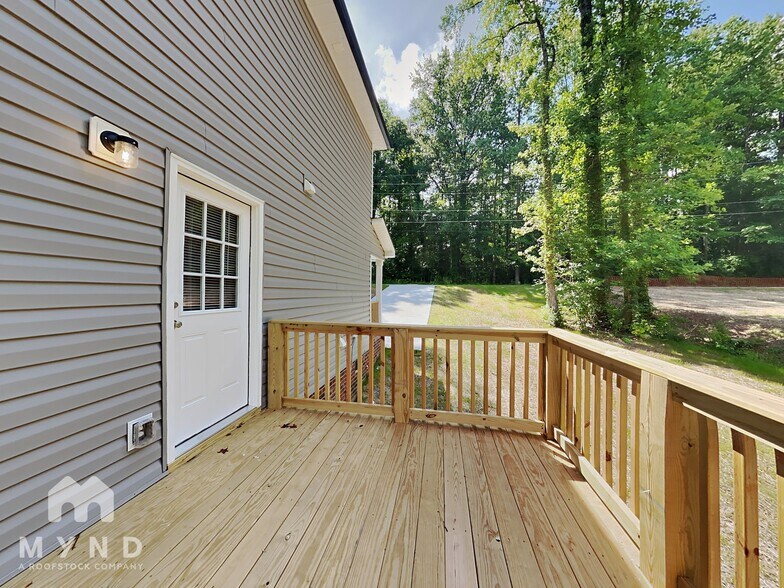 Building Photo - 1220 Jenkins Dr