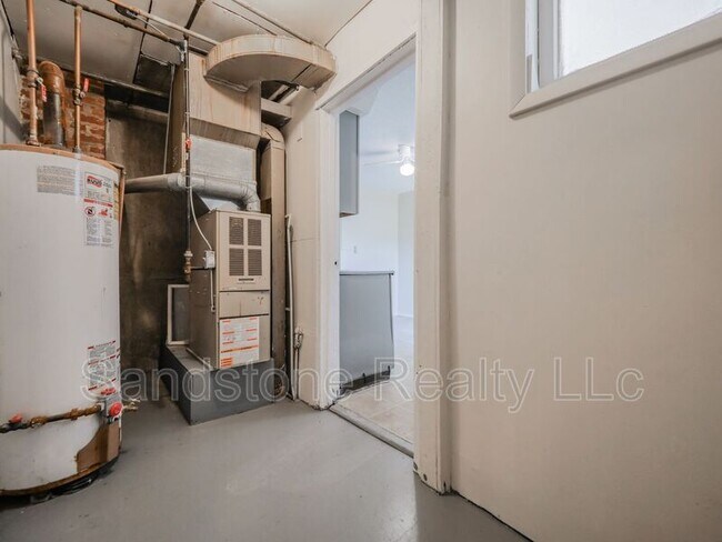 Building Photo - 956 N Central Dr