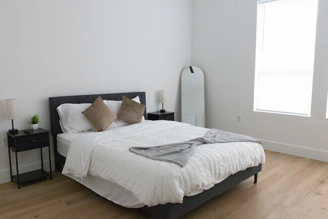 Building Photo - 7129 Sidney St