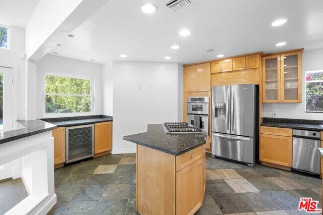 Building Photo - 10453 Holman Ave