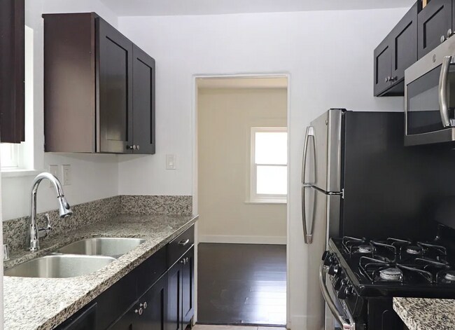 Building Photo - COMING SOON - 1-Bedroom Apartment with In-...
