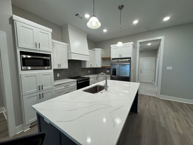 Building Photo - 5021 Springwood Cir
