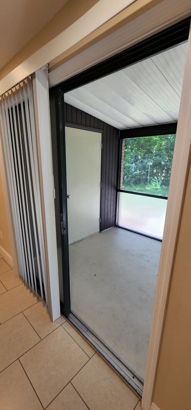Building Photo - 7206 Cypress Dr