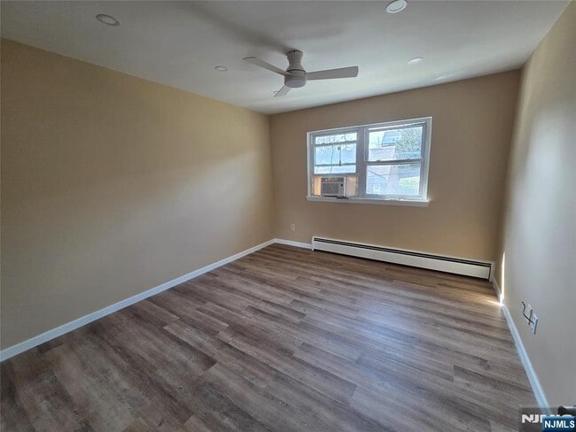 Building Photo - 1628 Valley 2A Vly