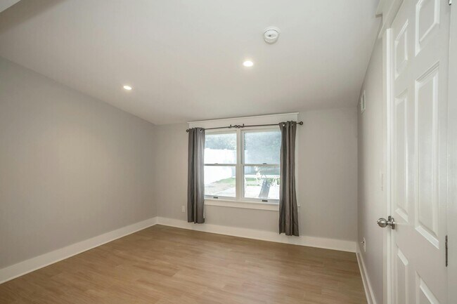 Building Photo - 288 Acre Ln