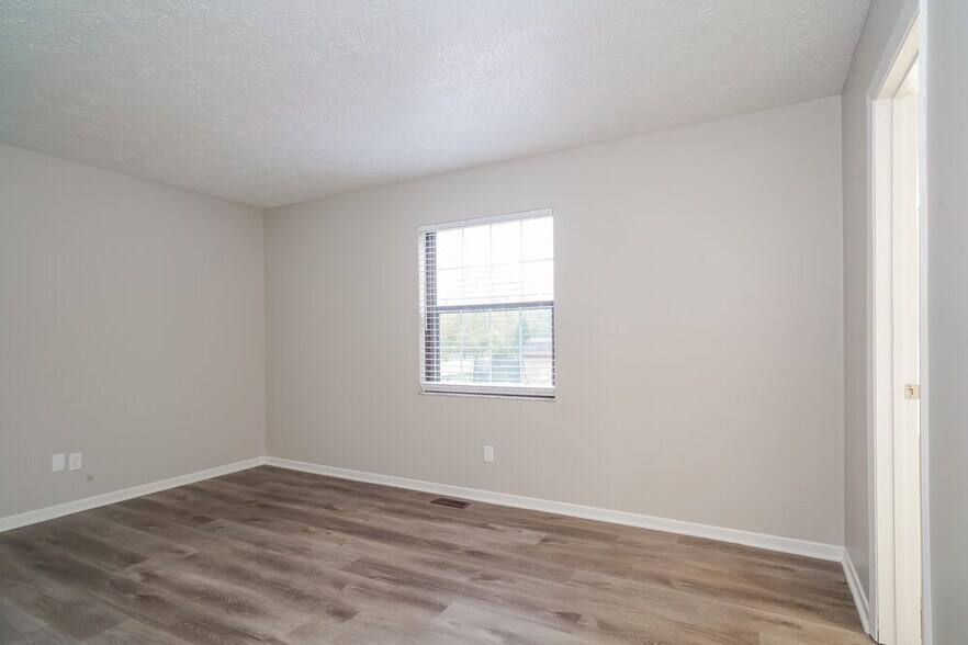 Building Photo - 3420 Wedgewood Dr