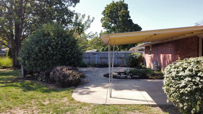 Building Photo - 2300 E Rahn Rd