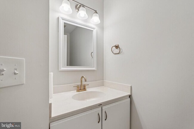 Building Photo - 5875 Woodfield Estates Dr