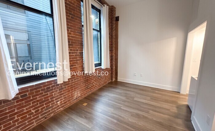 Building Photo - 1329 4th Ave S
