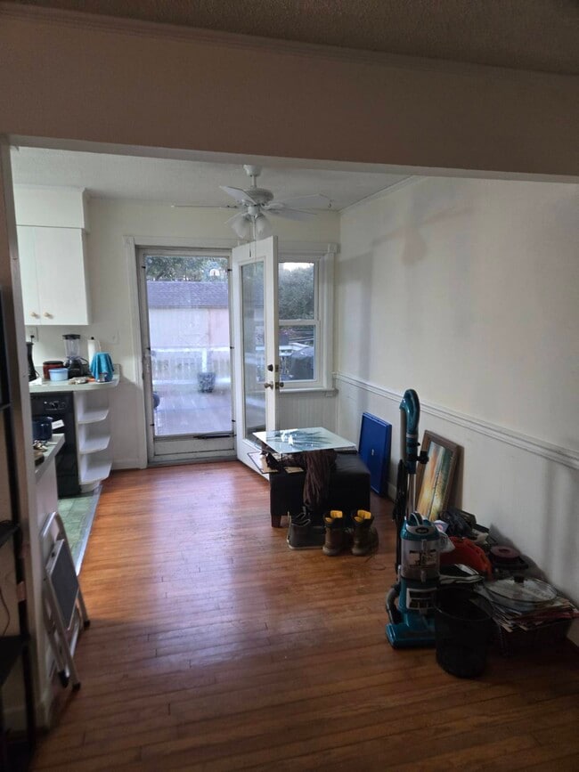 Building Photo - 121 Shore Dr