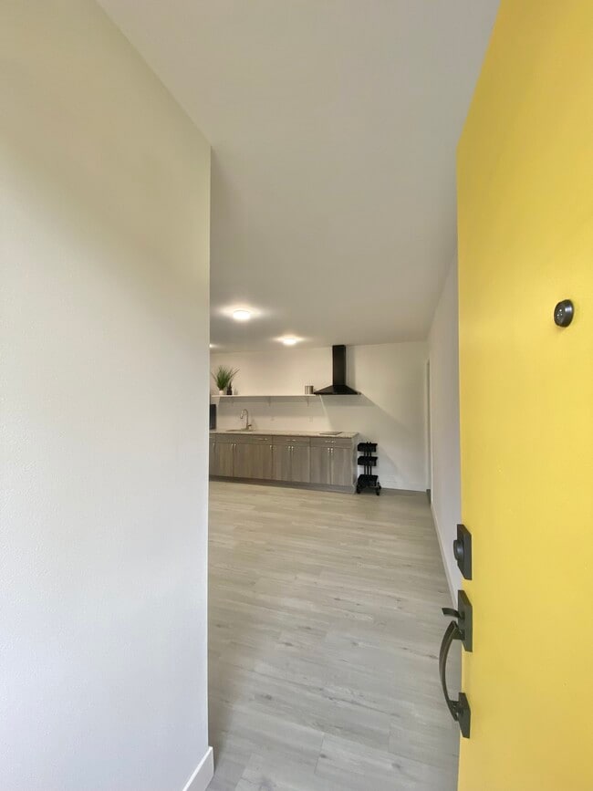 Building Photo - 3711 Veteran Ave