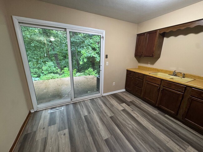 Building Photo - 908 Asbury Ct