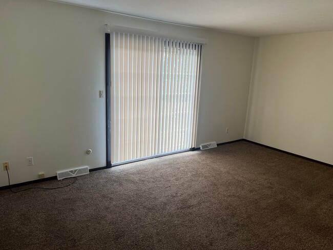 Building Photo - 5418-5422 Menlo Ct