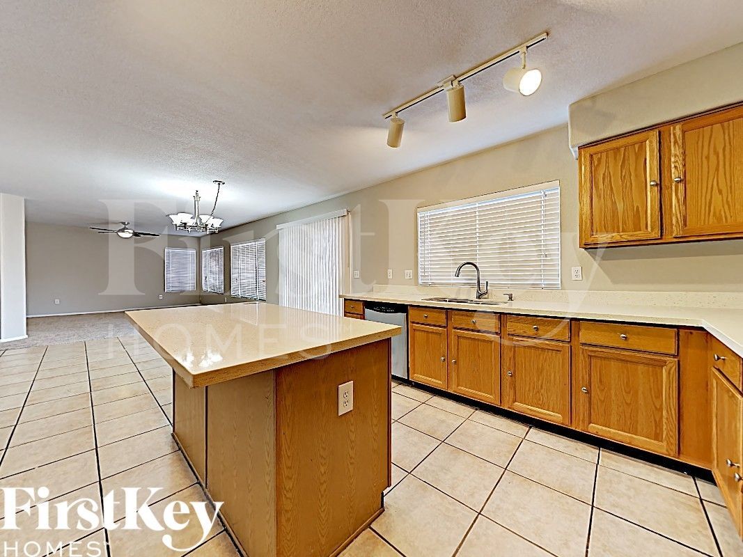 Building Photo - 7323 E Navarro Ave