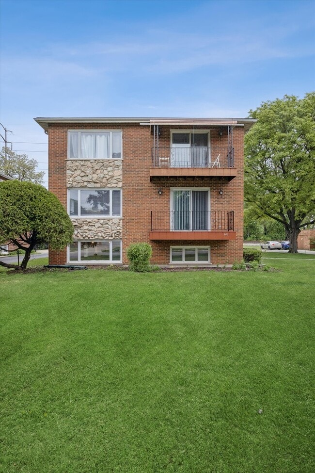 Building Photo - 801 Barnsdale Rd