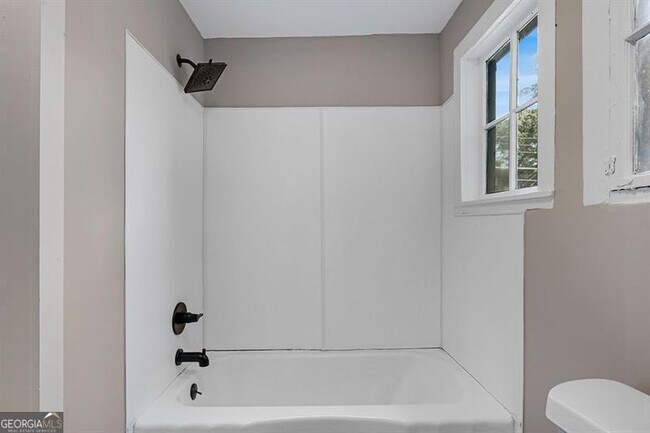 Building Photo - 184 Dahlia Ave NW