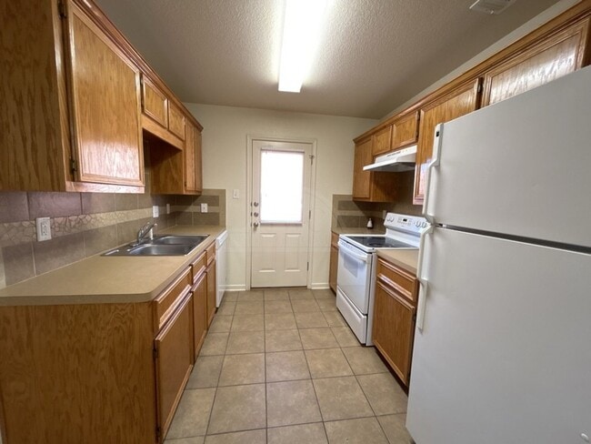 Building Photo - 1405 Cinch Dr