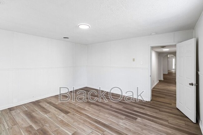 Building Photo - 1803 E Market St